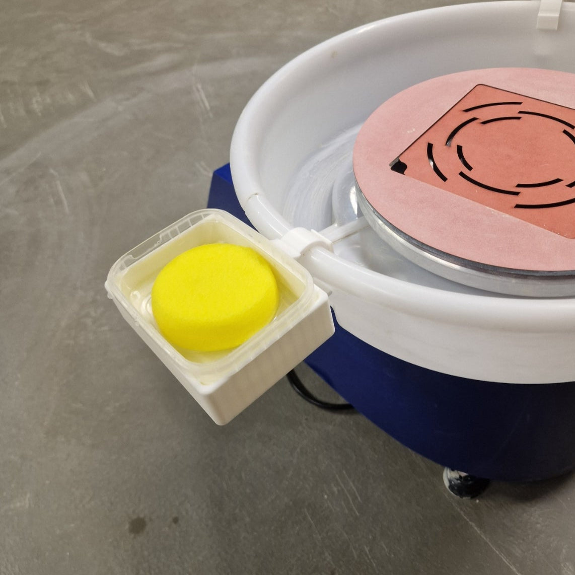 Tool holder for the potters wheel